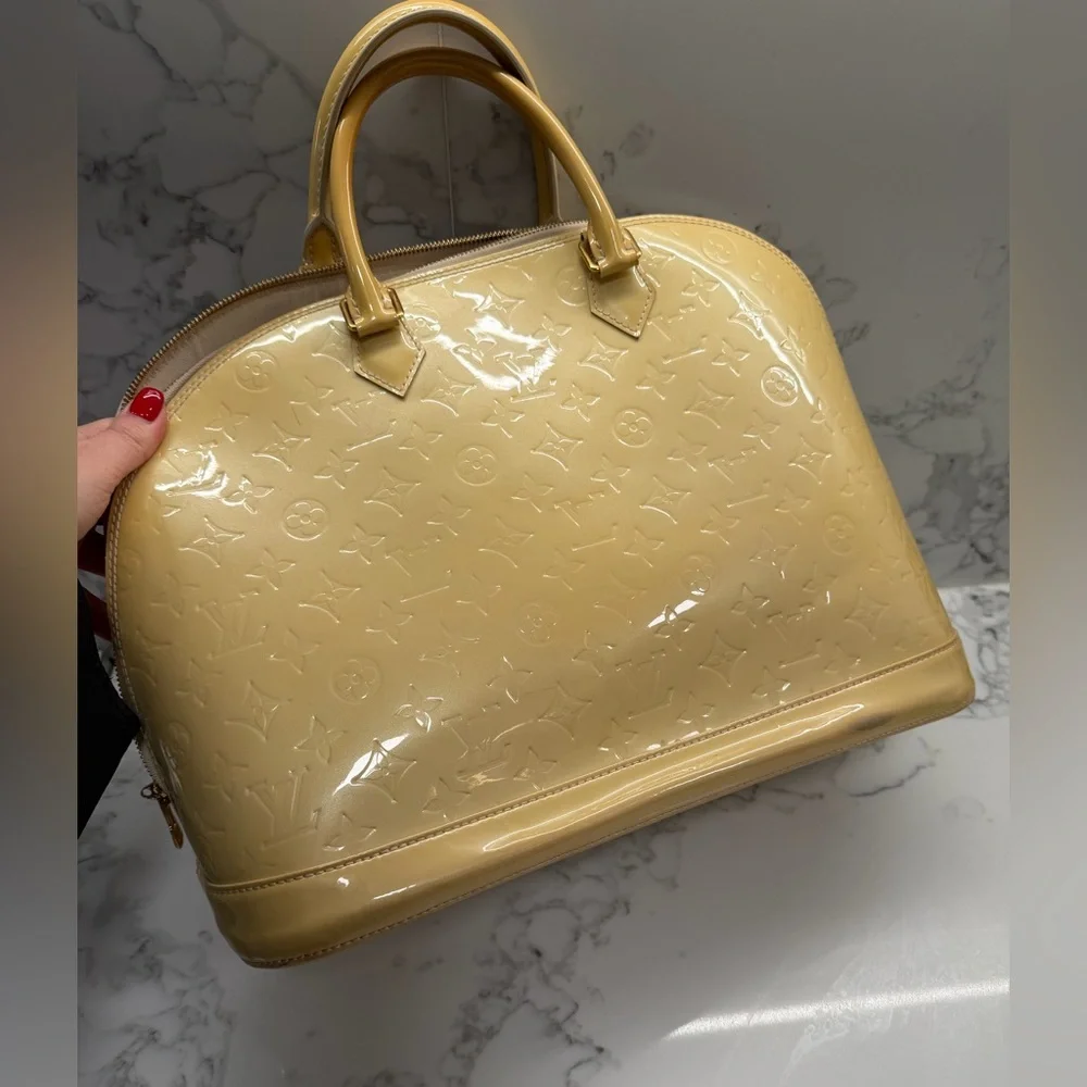 Louis Vuitton authentic Yellow Patent Leather Alma GM - Picture 3 of 11